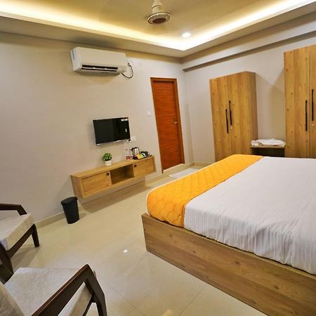 Hotel Ceasta, Beside Us Consulate Hyderabad, Gachibowli Gundipet 外观 照片