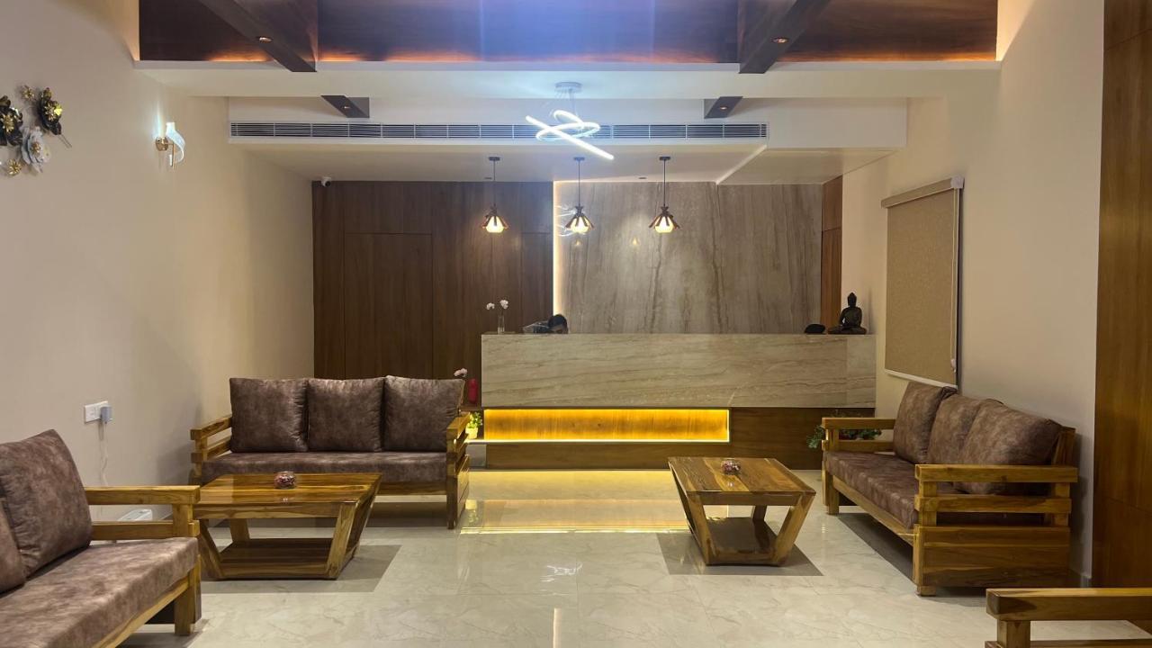 Hotel Ceasta, Beside Us Consulate Hyderabad, Gachibowli Gundipet 外观 照片