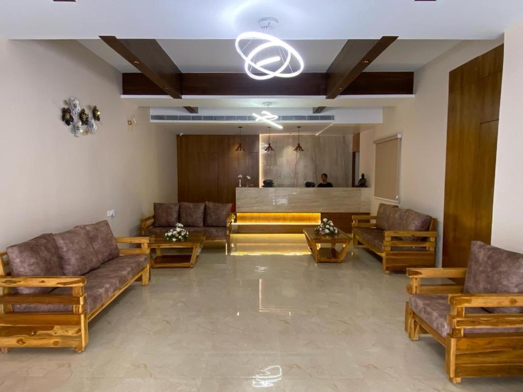 Hotel Ceasta, Beside Us Consulate Hyderabad, Gachibowli Gundipet 外观 照片