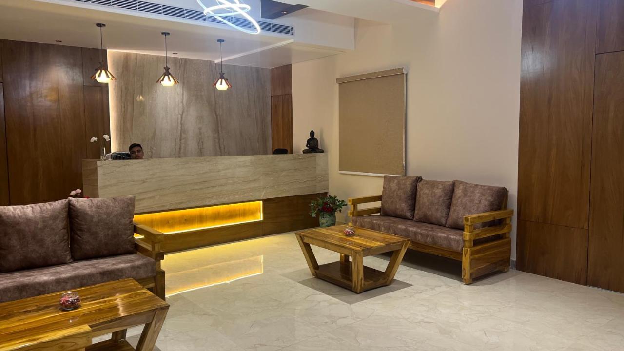 Hotel Ceasta, Beside Us Consulate Hyderabad, Gachibowli Gundipet 外观 照片